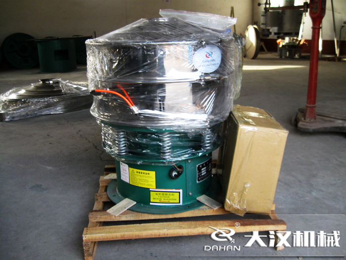 三氯蔗糖粉超聲波振動篩采用不銹鋼+碳鋼材質(zhì)的產(chǎn)品能夠更好的節(jié)省成本，同時能夠達到想要的篩分效果。