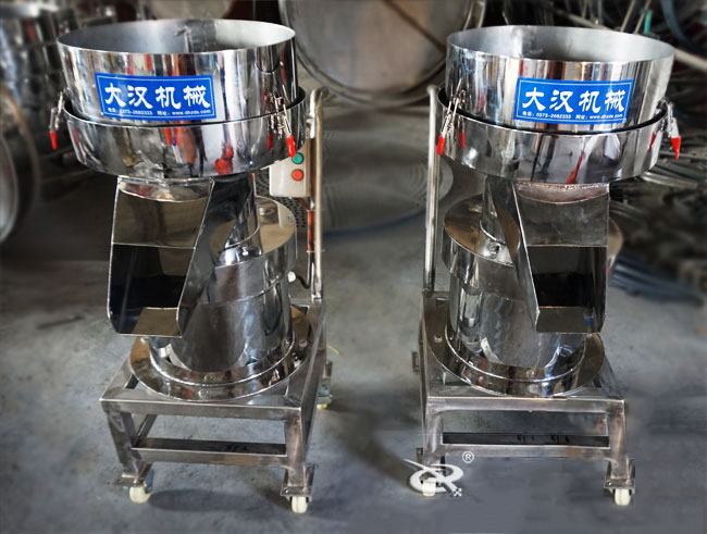 450型過濾篩機(jī)實(shí)拍：?jiǎn)螌舆^濾篩過濾，多用于液體物料的使用。